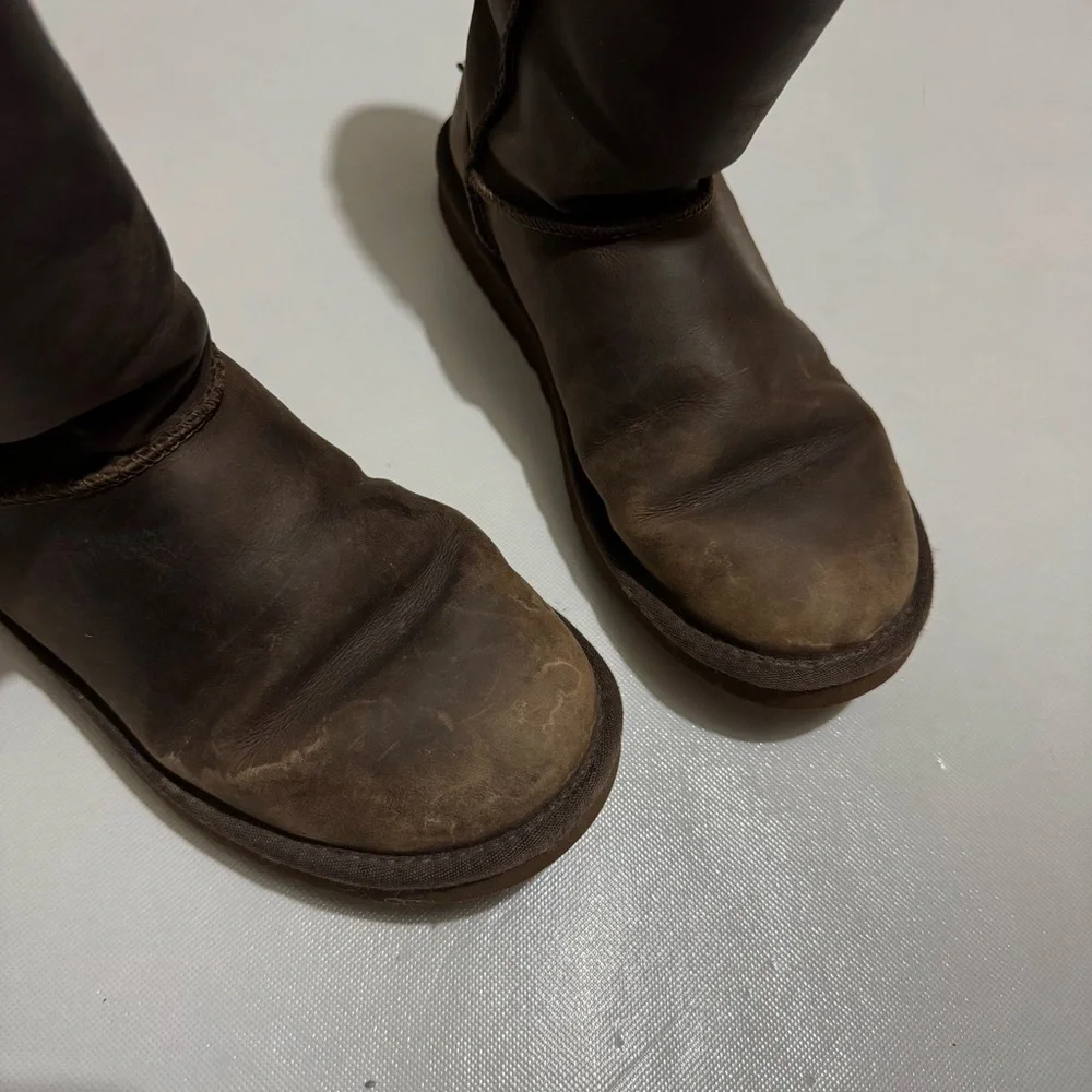 UGG Classic Shirt Boots Brown Oiled Leather Sheepskin Shearling 1005093 Size 8‎